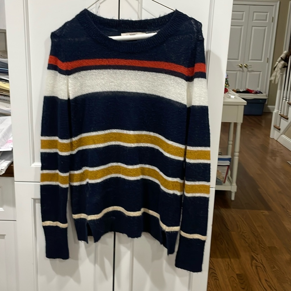 Women’s Ann Taylor lightweight sweater.
